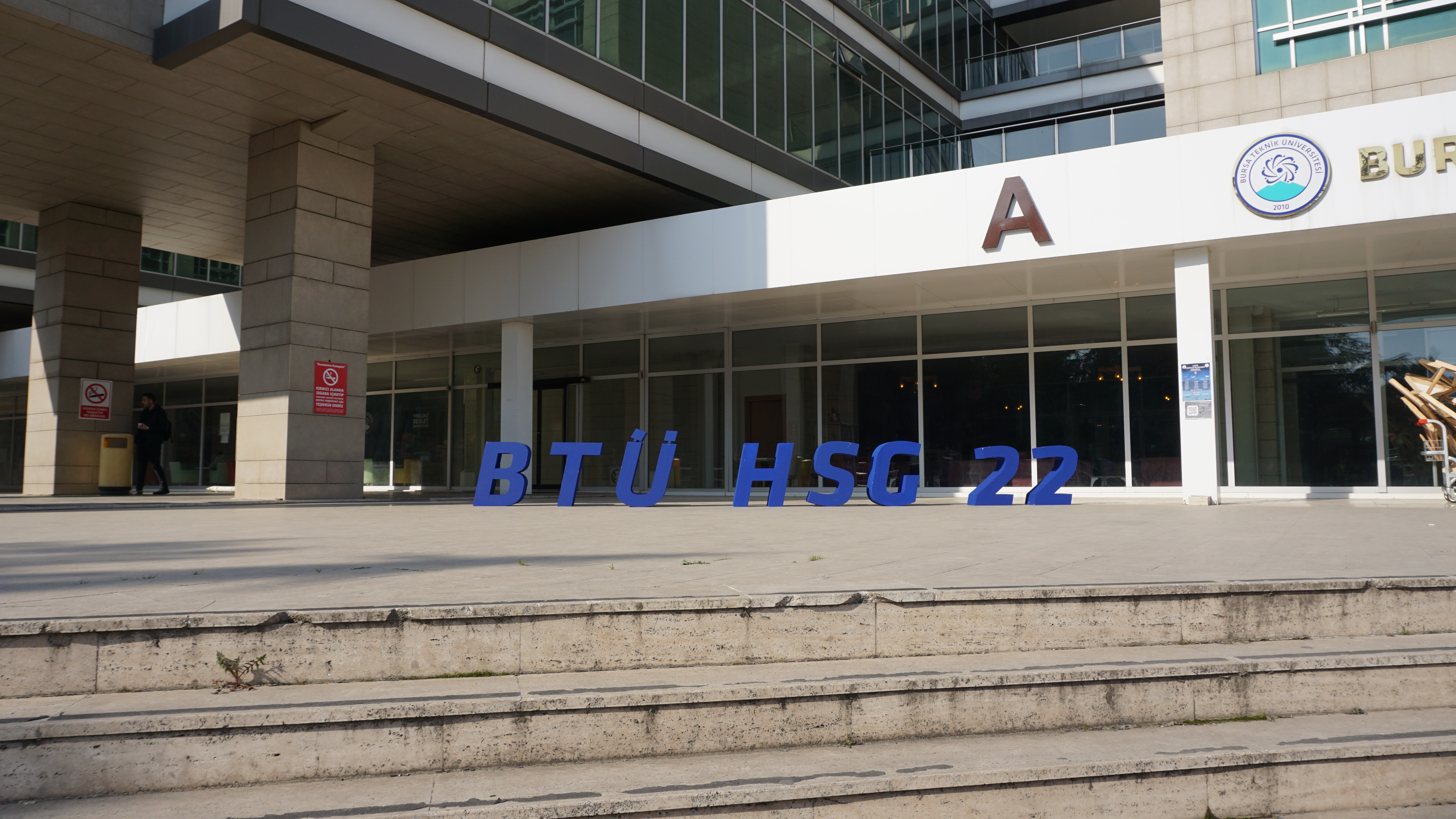 BTÜ HSG 22 kampüs girişi